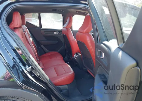 2021 Volvo Xc40 T4 Inscription z USA, uszkodzony, nr VIN YV4AC2HL6M2571733